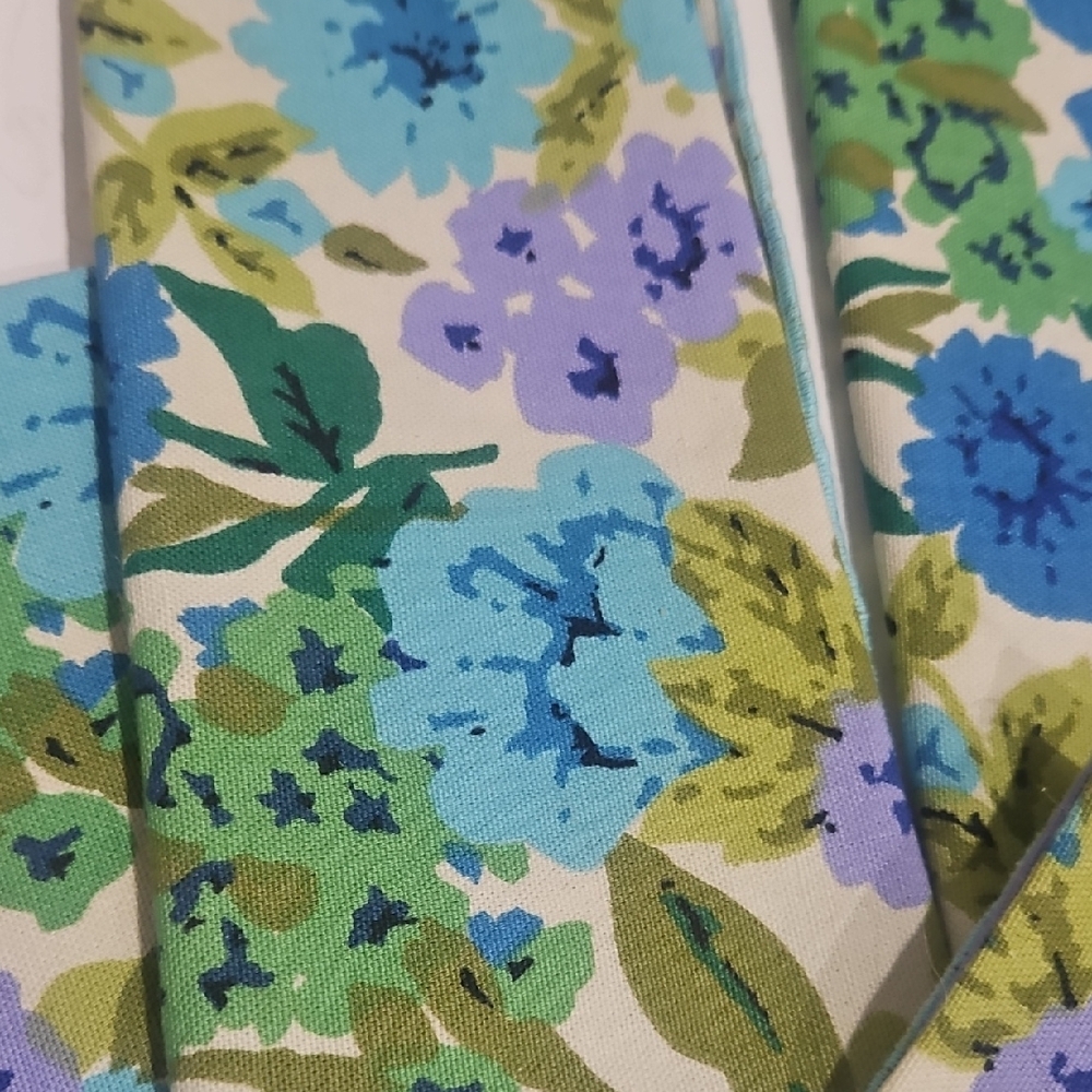 Mid Century Modern Vintage Floral Patterned Napkin Set - Picture 2 of 5